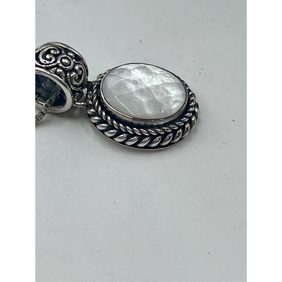 Sterling Silver 925 Chain and Mother of Pearl Oval Bezel Faceted Pendant - Picture 11 of 12